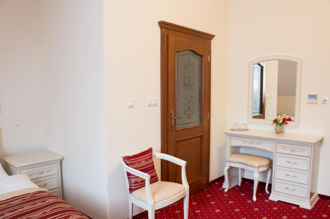 Hotel Viliam Frano Nitra Extérieur photo