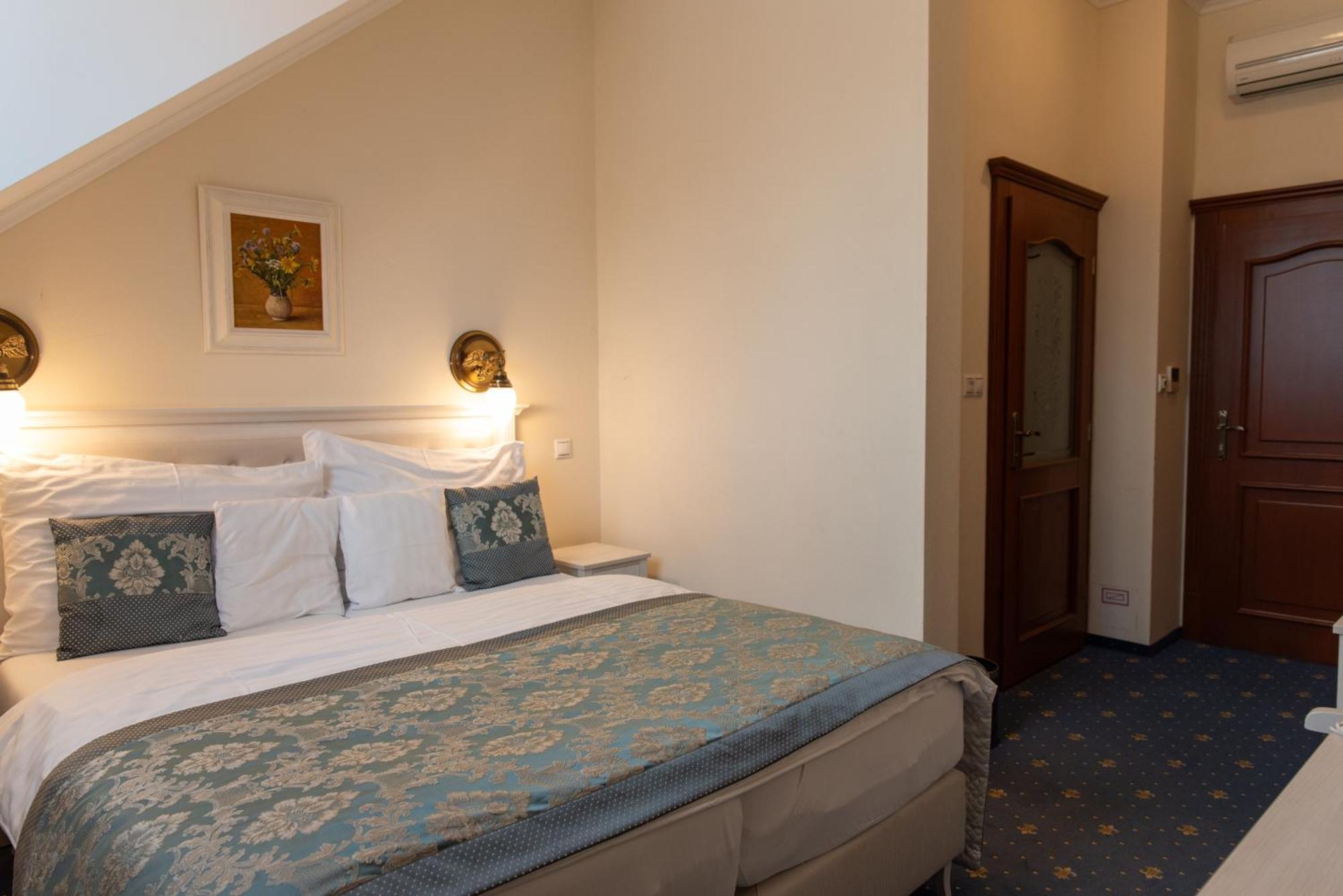 Hotel Viliam Frano Nitra Extérieur photo