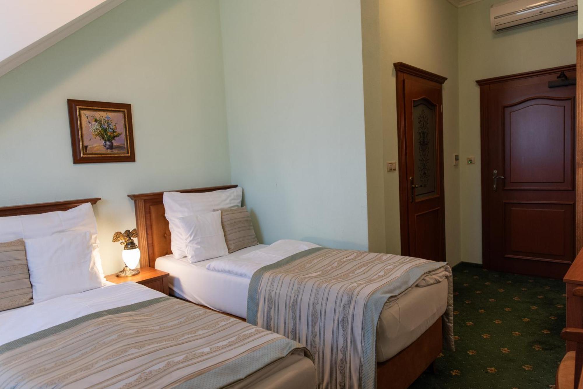 Hotel Viliam Frano Nitra Extérieur photo