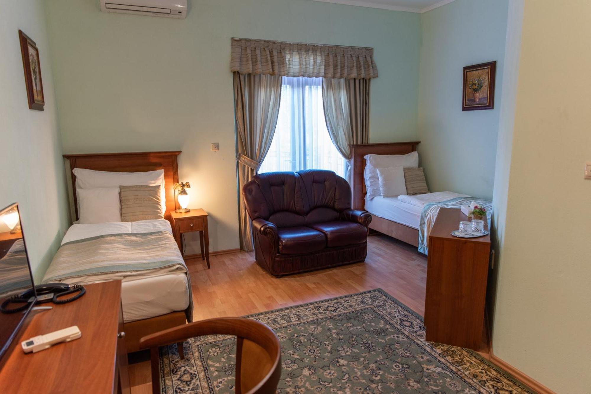 Hotel Viliam Frano Nitra Extérieur photo